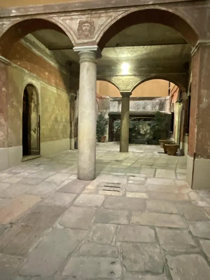 Big Apartment In Piazza Duomo Mediolan